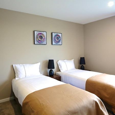 Golden Sun Apartment -Two Bedrooms, Three Bedrooms Christchurch Extérieur photo