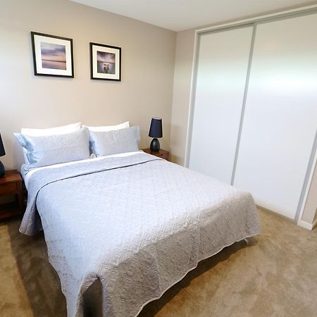 Golden Sun Apartment -Two Bedrooms, Three Bedrooms Christchurch Extérieur photo