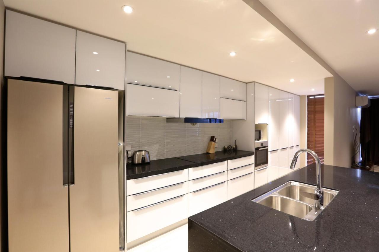Golden Sun Apartment -Two Bedrooms, Three Bedrooms Christchurch Extérieur photo