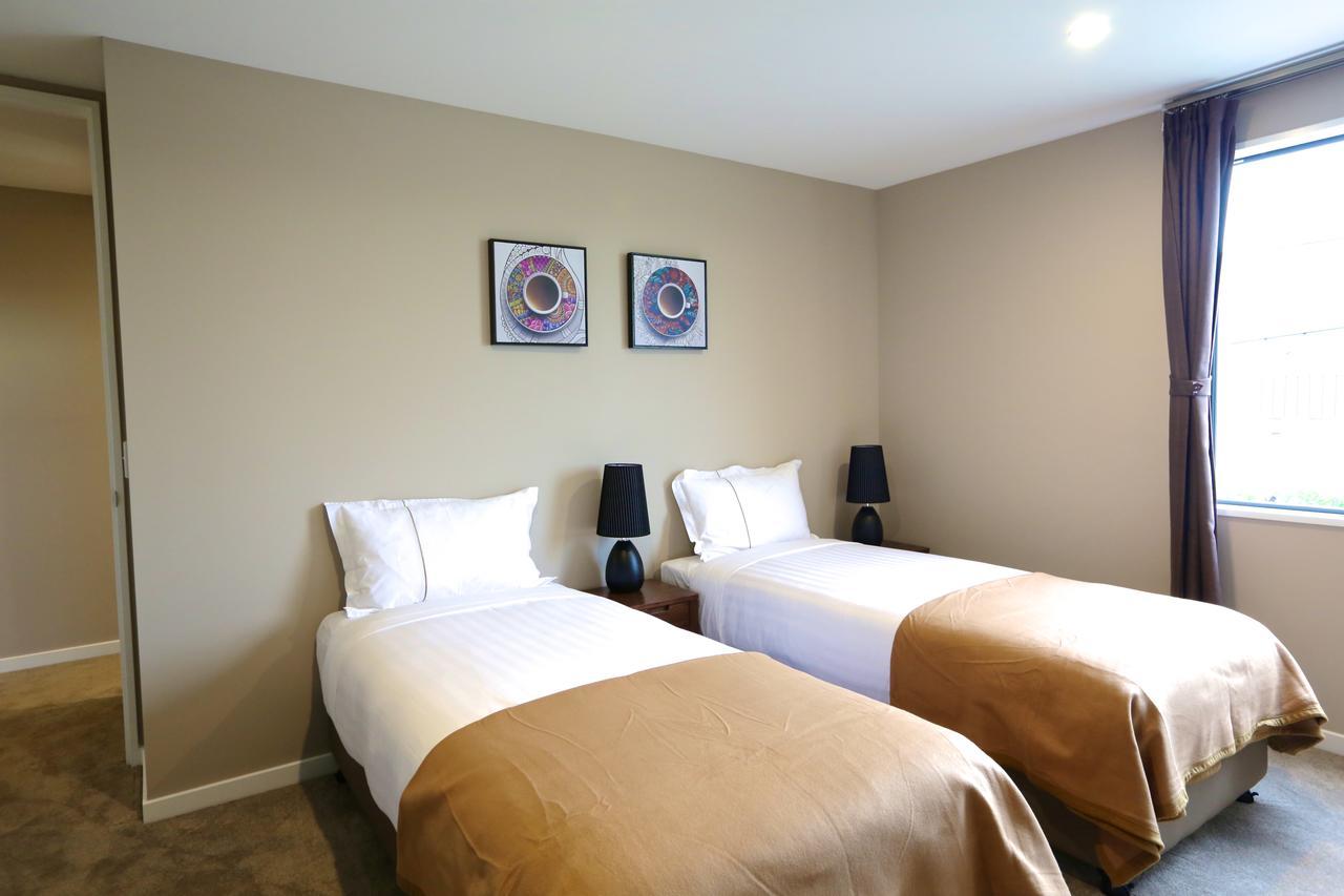 Golden Sun Apartment -Two Bedrooms, Three Bedrooms Christchurch Extérieur photo