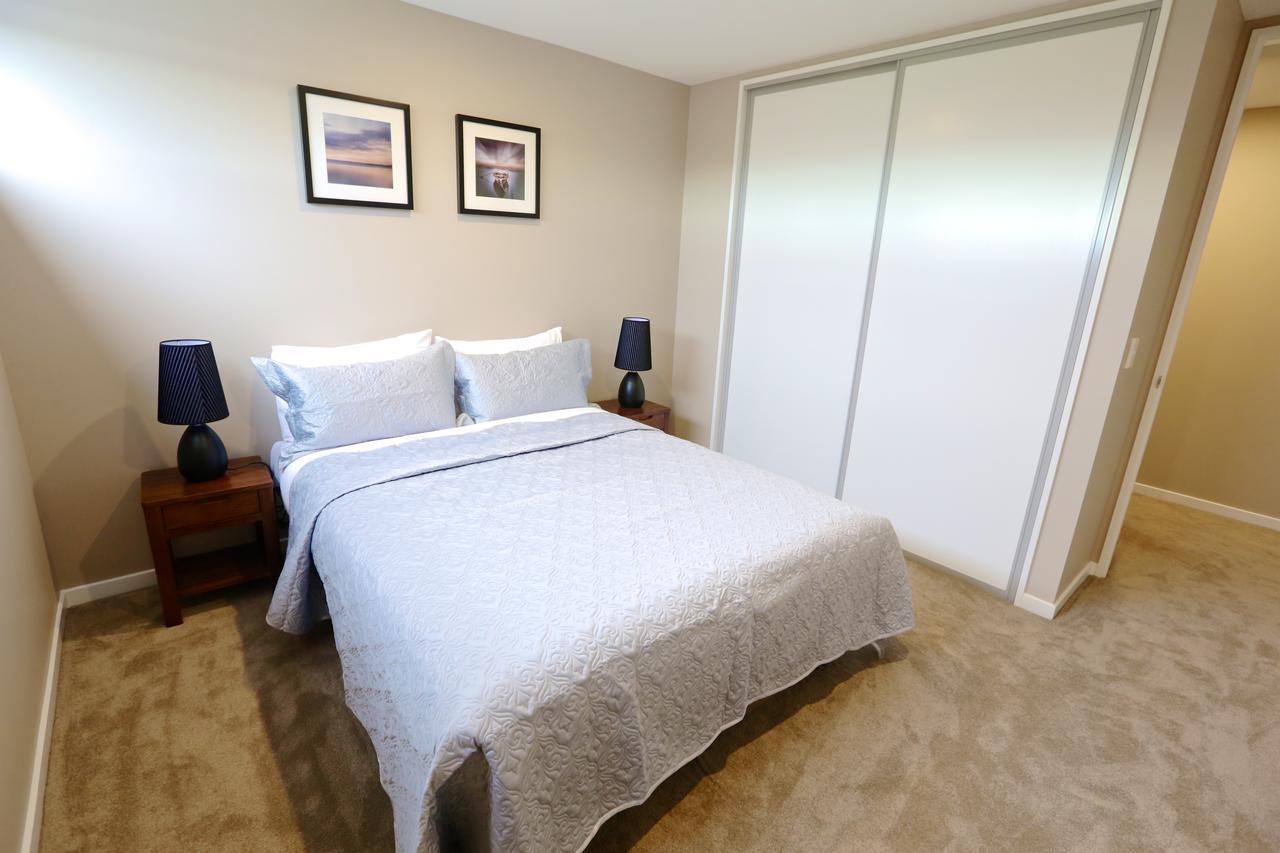 Golden Sun Apartment -Two Bedrooms, Three Bedrooms Christchurch Extérieur photo