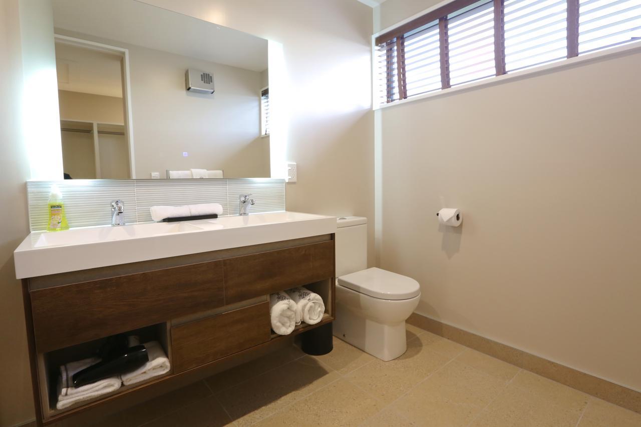 Golden Sun Apartment -Two Bedrooms, Three Bedrooms Christchurch Extérieur photo