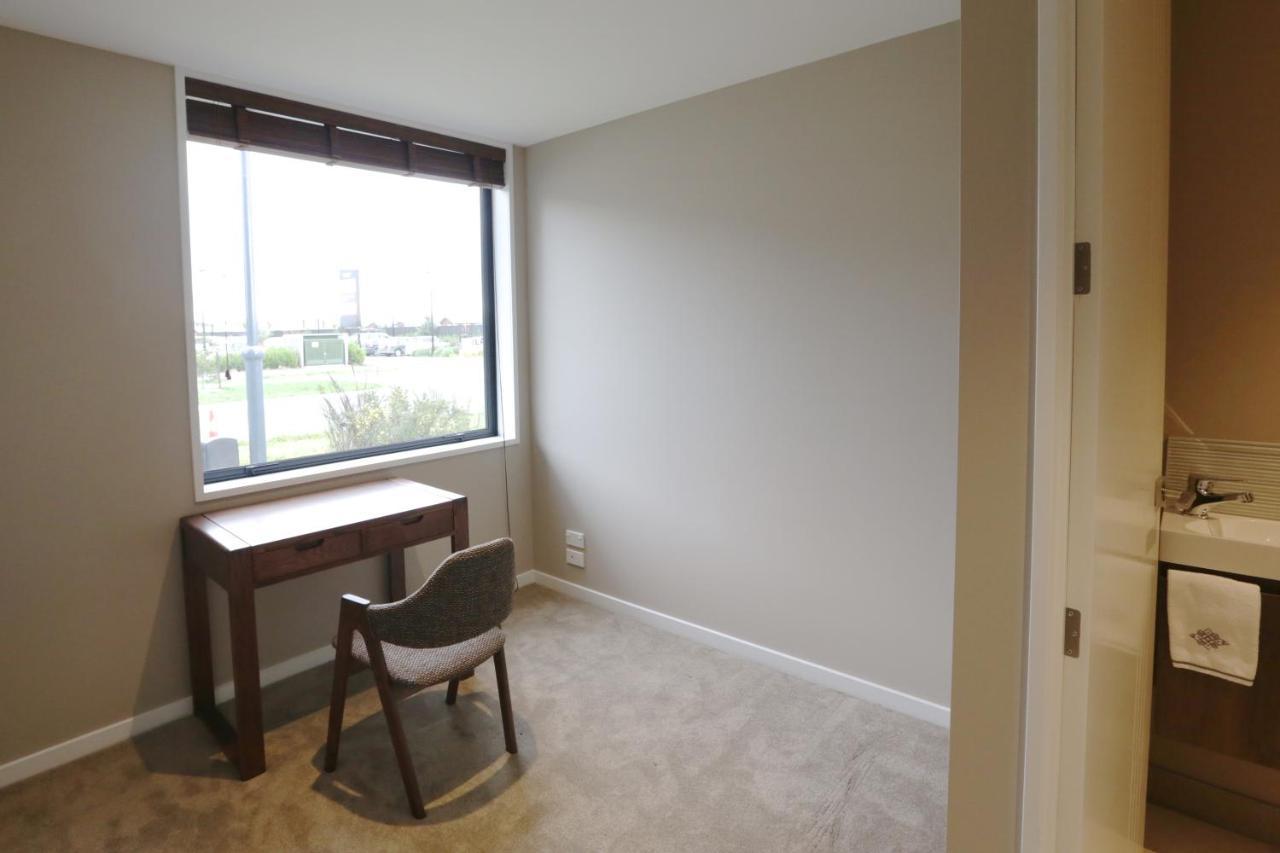 Golden Sun Apartment -Two Bedrooms, Three Bedrooms Christchurch Extérieur photo