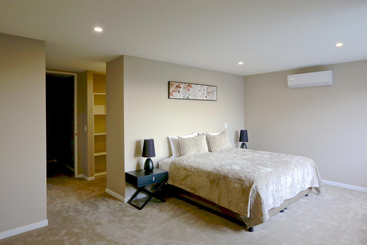Golden Sun Apartment -Two Bedrooms, Three Bedrooms Christchurch Extérieur photo