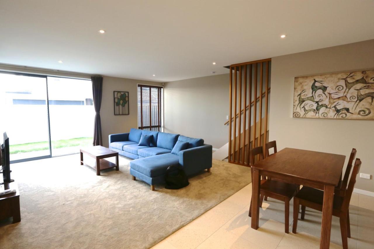Golden Sun Apartment -Two Bedrooms, Three Bedrooms Christchurch Extérieur photo