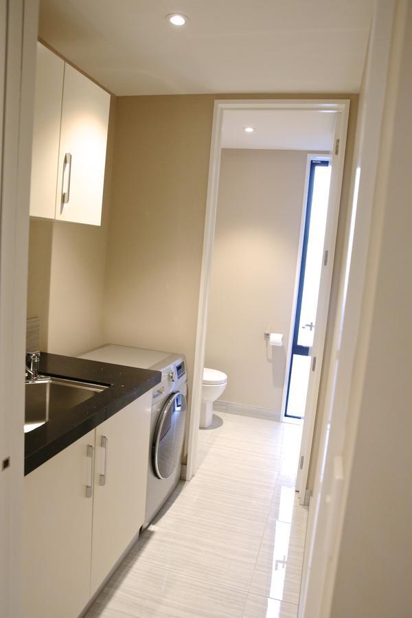 Golden Sun Apartment -Two Bedrooms, Three Bedrooms Christchurch Extérieur photo